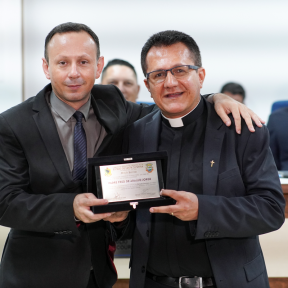 Padre Fred recebe menção honrosa da Câmara de Vereadores de Barra Velha