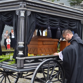 Restos mortais de padre Fidelis são transladados para memorial na Paróquia Puríssimo Coração de Maria