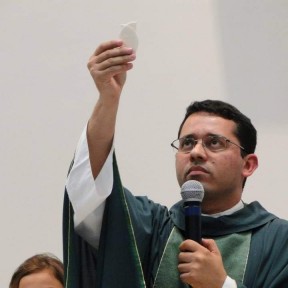 Padre Ivan Lopes do Nascimento