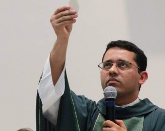 Padre Ivan Lopes do Nascimento