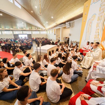 45 jovens receberam o sacramento do Crisma no último domingo