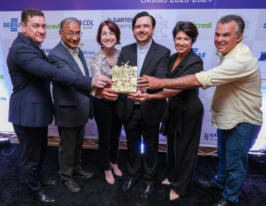 Adipros recebe título Mérito Lojista da CDL Joinville