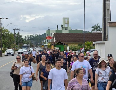 Caminhada Penitencial reúne mais de 100 jovens