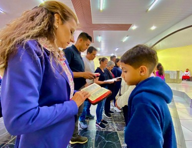 Entrega da Bíblia aos catequizandos acontece na paróquia do bairro Paranaguamirim