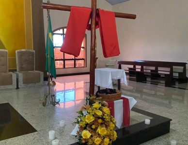 Entrega da cruz na Comunidade Nossa Senhora de Lourdes