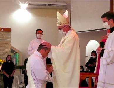 Foi uma experiência divina, afirma padre Alessandro sobre ordenação presbiteral