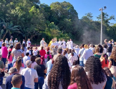 Paróquia do bairro Adhemar Garcia celebrou Corpus Christi em comunidade