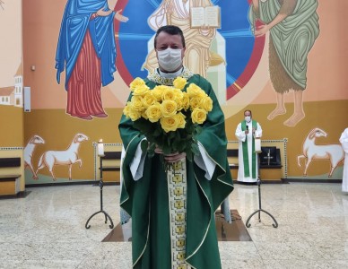 Paróquia Imaculada Conceição faz despedida especial ao padre Gélio