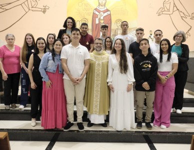 Paróquia São Luiz Gonzaga celebra sacramentos para jovens