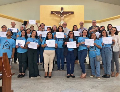 Paróquia São Miguel Arcanjo celebra formatura de alunos do curso de Cuidadores de Idosos