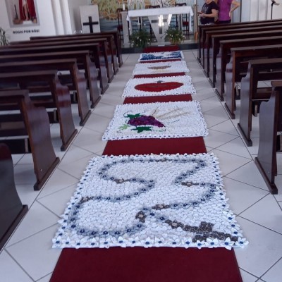 Tapetes artesanais foram confeccionados em Barra do Sul